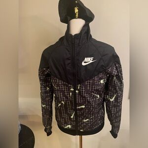 Nike Sportswear Windrunner Training Jacket Boys, Black/Green, Large